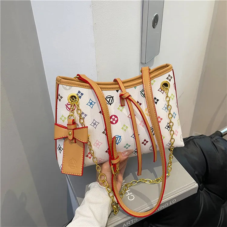 A presbyopic woman with underarm pockets 2025073008