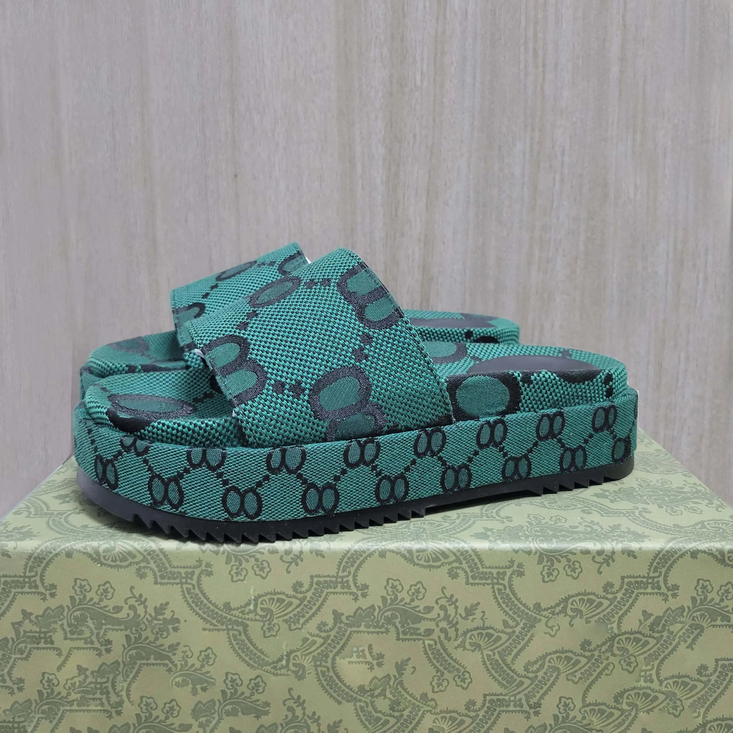 Fashion Sandals slippers Luxury 1025073104