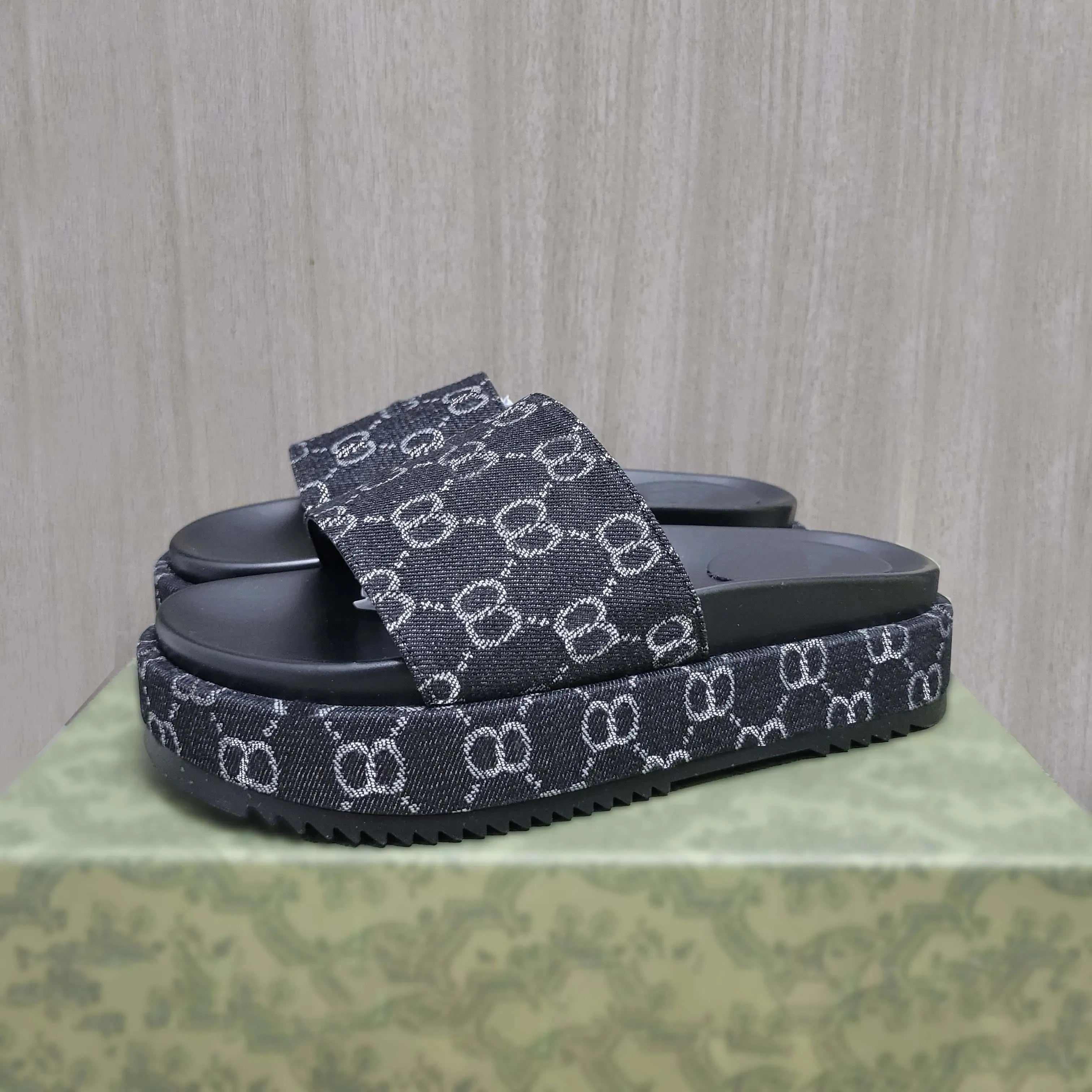 Fashion Sandals slippers Luxury 1025073104