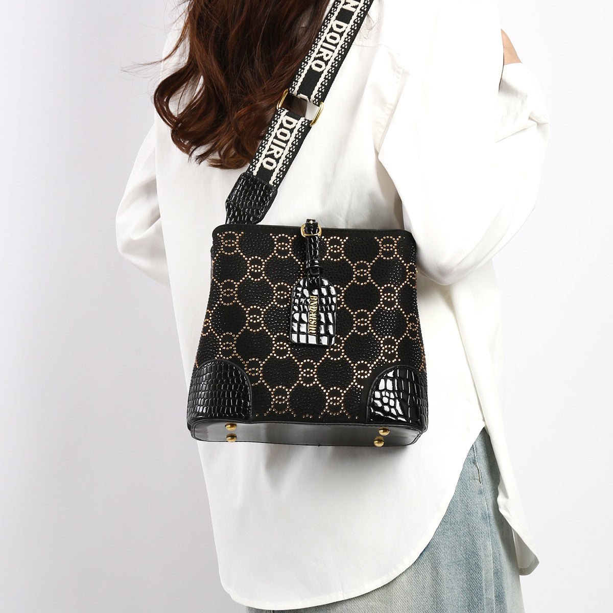 European and American fashionable hand-held bag 2025080820