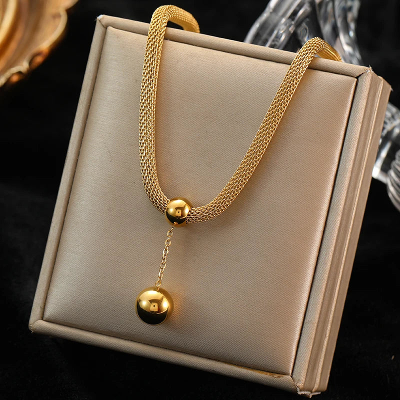 Square pendant necklace 2025081210