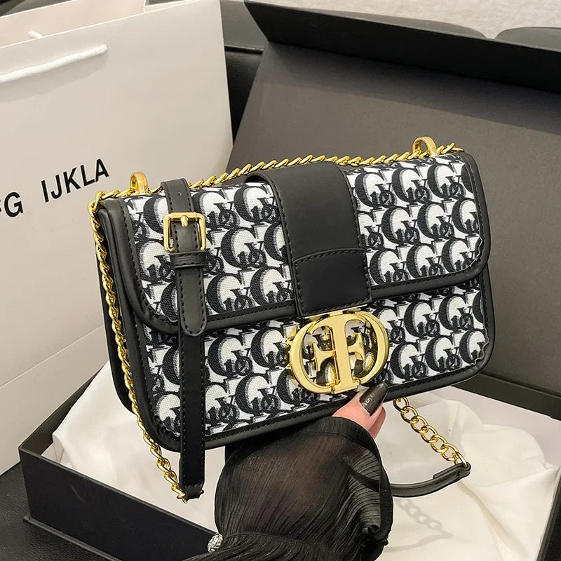 Classic and retro single-shoulder crossbody bag 2025073102