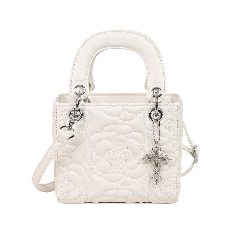 A fashionable handbag for ladies 2025072909