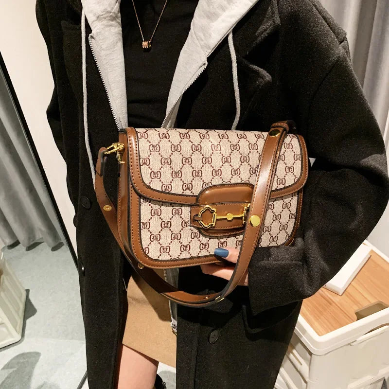 High-end small square retro printed crossbody bag 2025073117