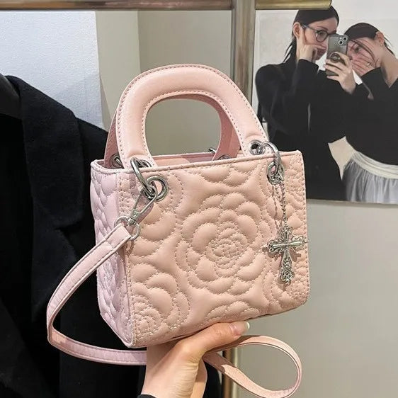 A fashionable handbag for ladies 2025072909