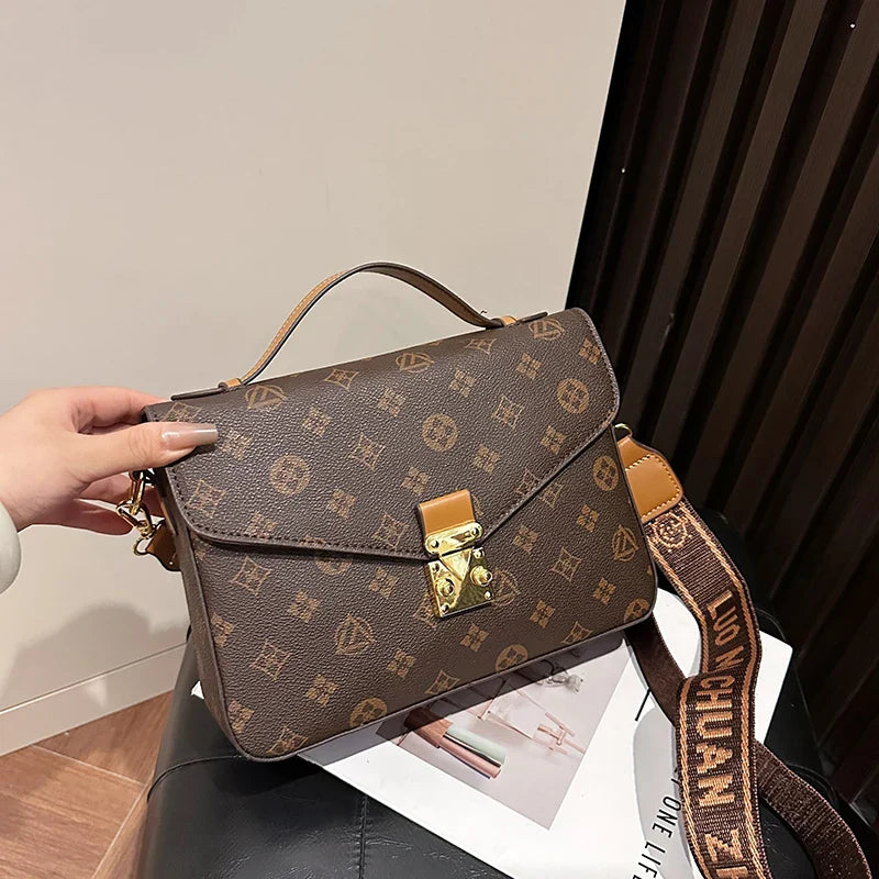 Fashionable minimalist shopping bags 2025073118