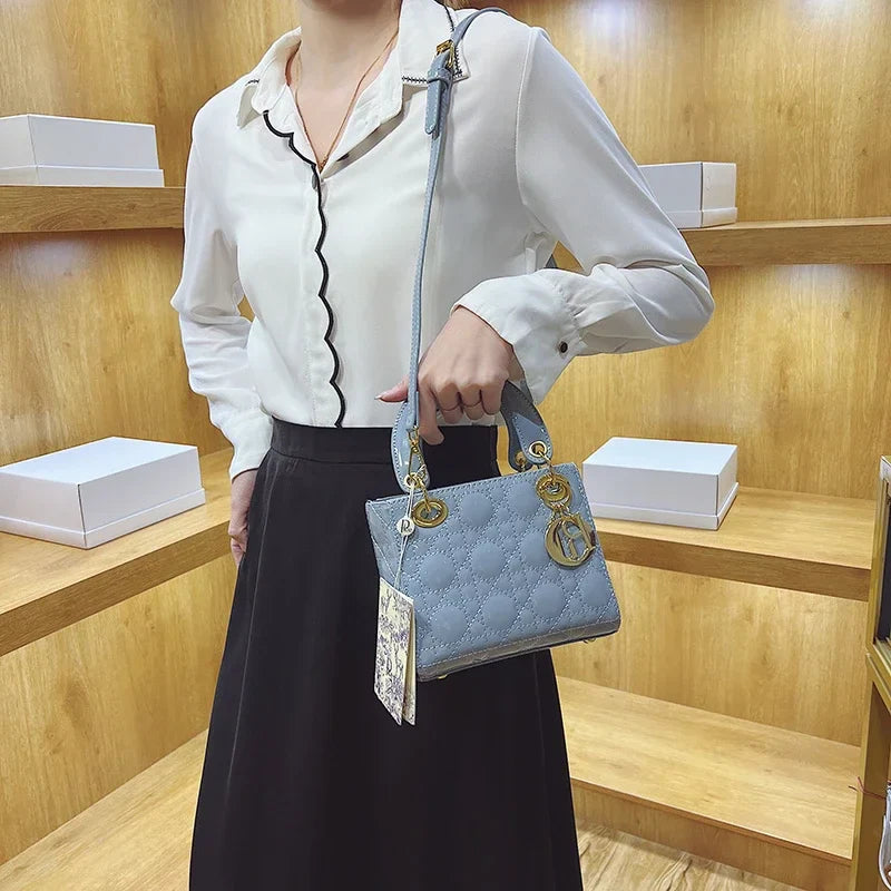 Solid-color shopping handbag 2025072906