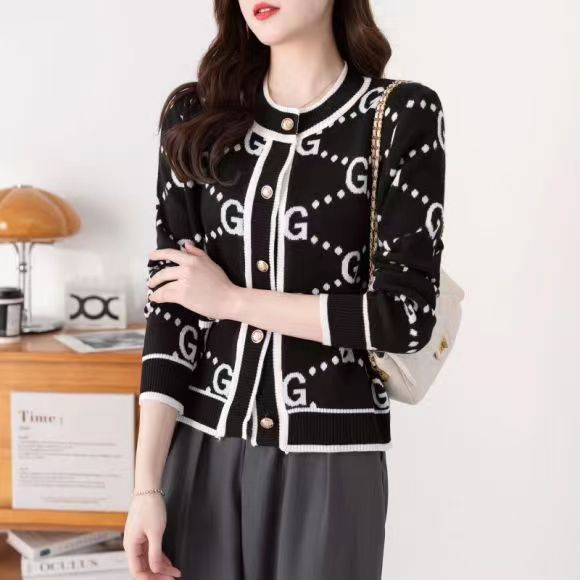 Jacquard Alphabet Knit Crew Neck Long Sleeve 1025090307