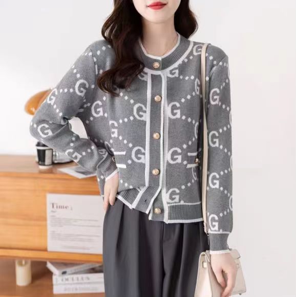 Jacquard Alphabet Knit Crew Neck Long Sleeve 1025090307