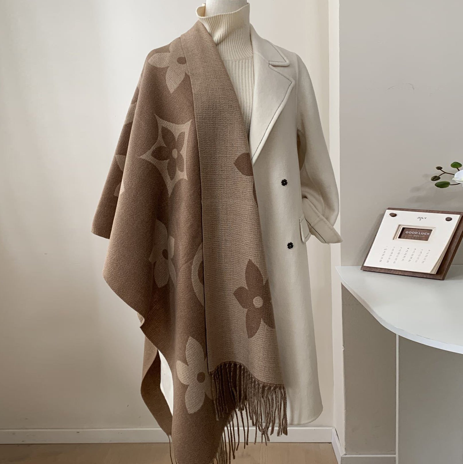 Reversible Shawl-Style Wool and Cashmere Scarf 1025090801