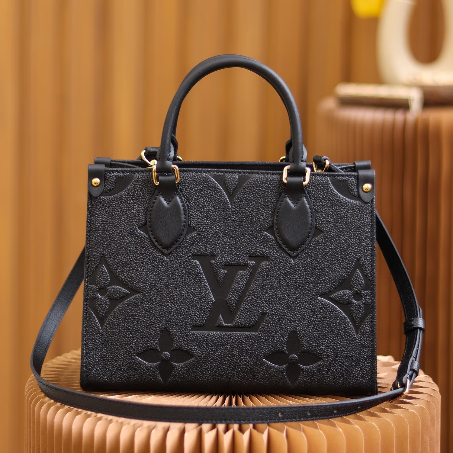 Lvv Reverse Monogram Giant Onthego Voyage 0725101103