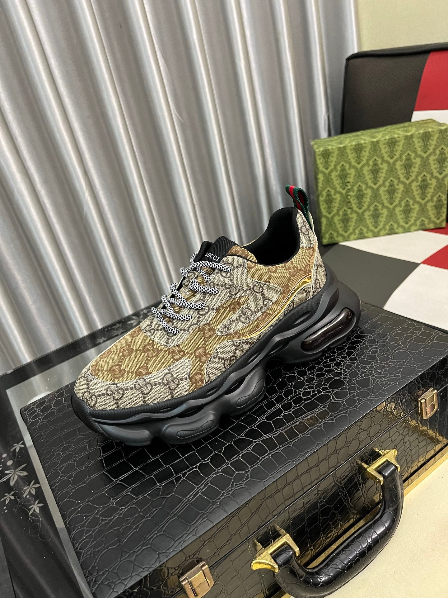 GG men's casual sneakers with print  0725102202