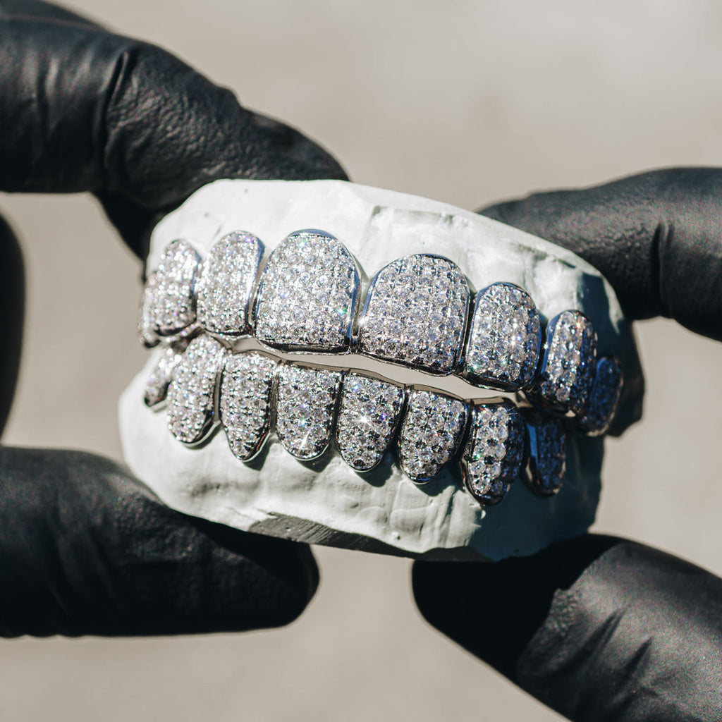 Iced VVS Moissanite Grillz (Straight Setting)